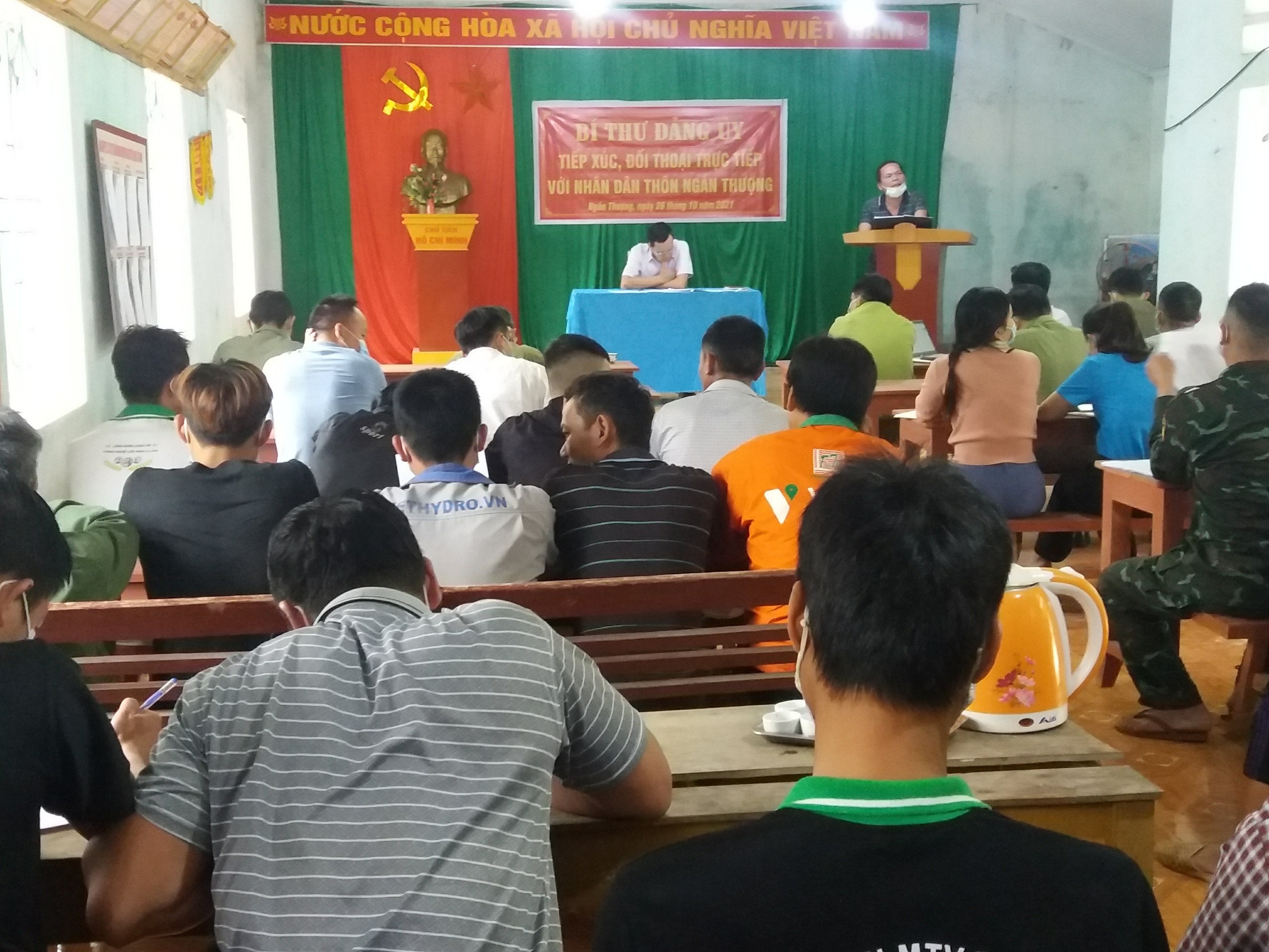 Bí thư Đảng ủy xã Tân Thành tiếp xúc đối thoại trực tiếp với nhân thôn Ngần Thượng