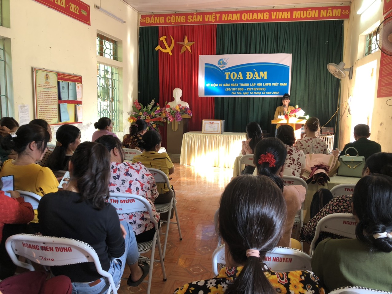 Chi hội phụ nữ thôn Tân Tấu tổ chức Tọa đàm chào mừng kỷ niệm 92 năm ngày thành lập Hội LHPN Việt Nam (20/10/1930 - 20/10/2022)