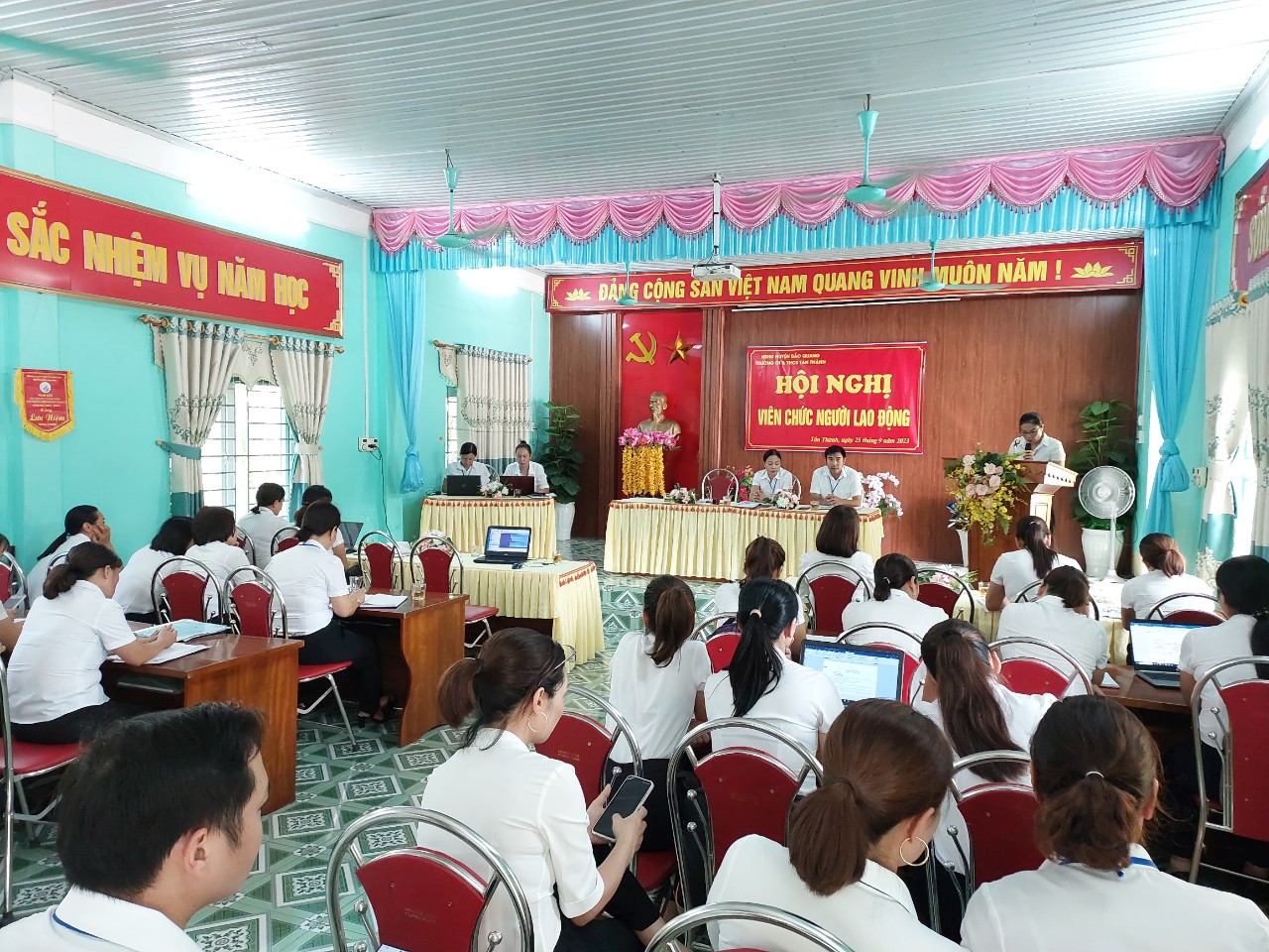 CÔNG ĐOÀN TRƯỜNG TH&THCS TÂN THÀNH TỔ CHỨC HỘI NGHỊ VIÊN CHỨC NGƯỜI LAO ĐỘNG NĂM HỌC 2023 - 2024
