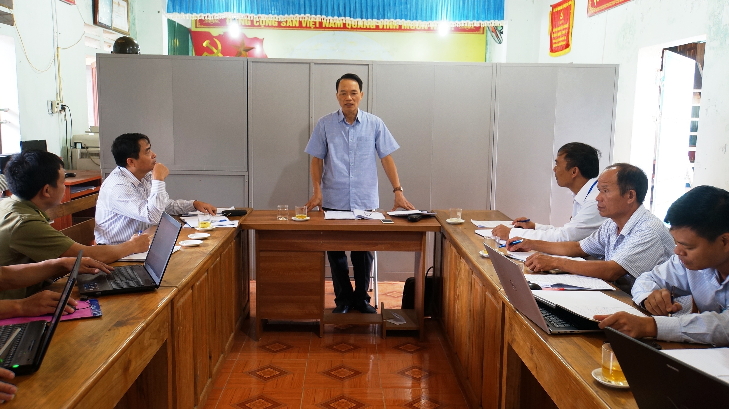 Đồng chí Nguyễn Trung Tài - Trưởng Ban Tổ chức- Nội vụ Tỉnh làm việc tại xã Tân Thành, huyện Bắc Quang