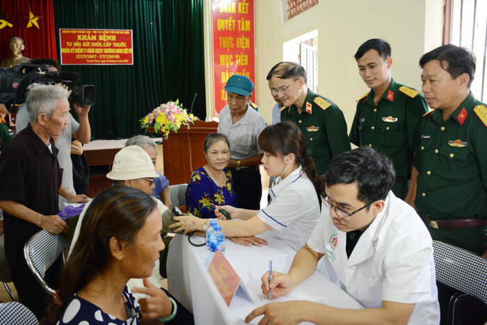 Bí thư Đảng ủy xã Tân Thành tiếp xúc đối thoại trực tiếp với nhân thôn Bản Tân và Bản Cưởm